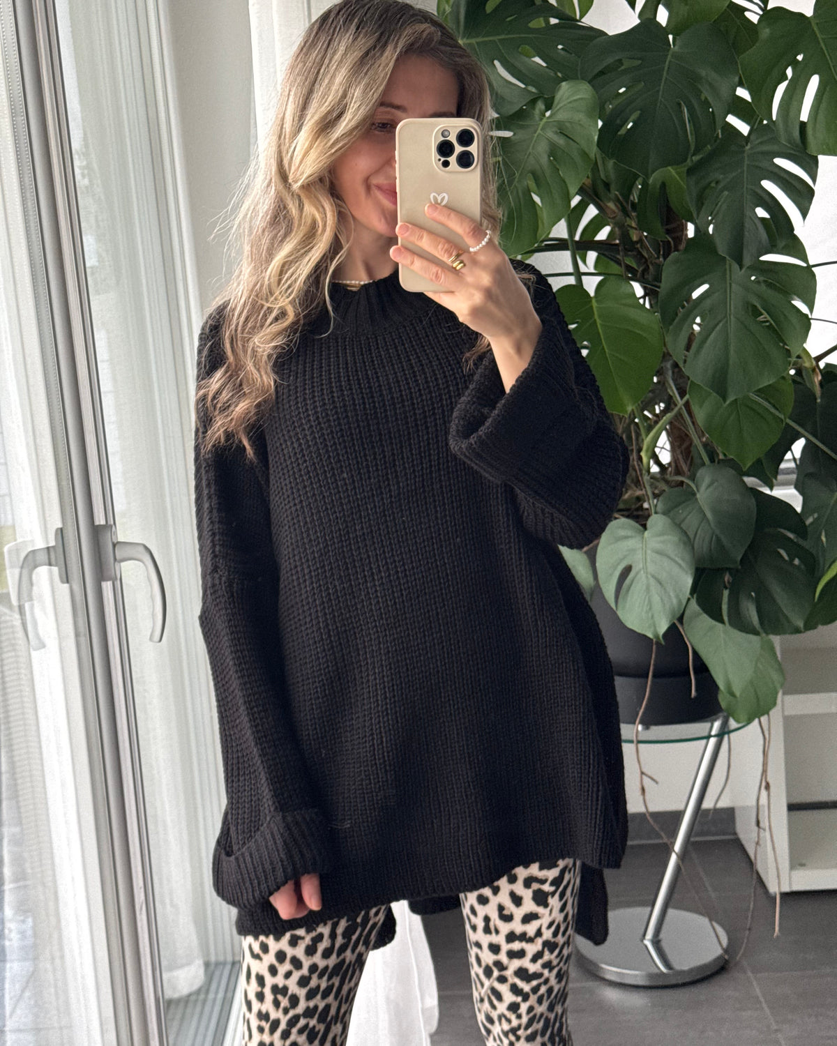 OVERSIZE PULLOVER MIT SCHLITZ SCHWARZ