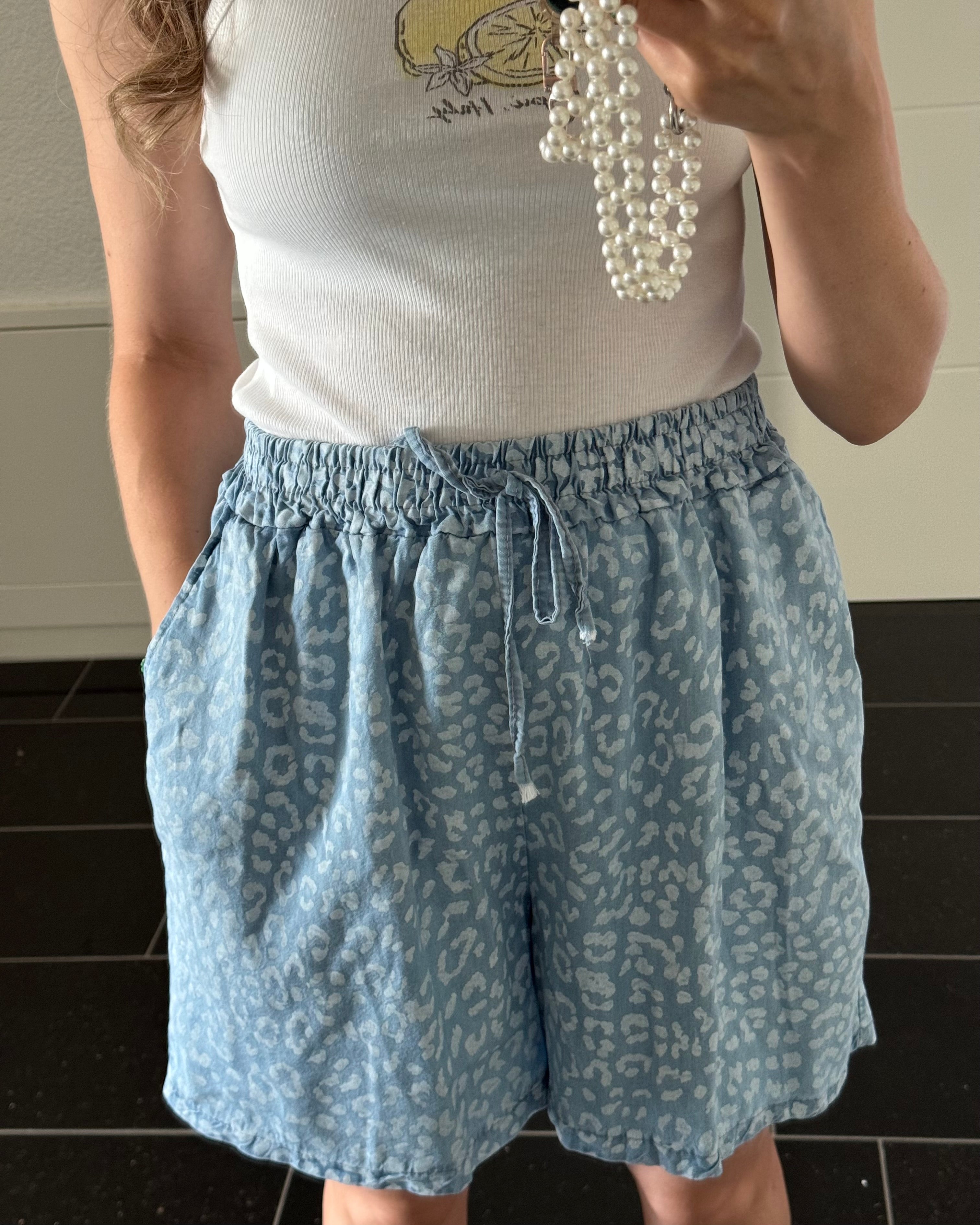 EINZELTEIL Shorts Denimlook mit Leoprint Hellblau VOM UMTAUSCH AUSGESCHLOSSEN