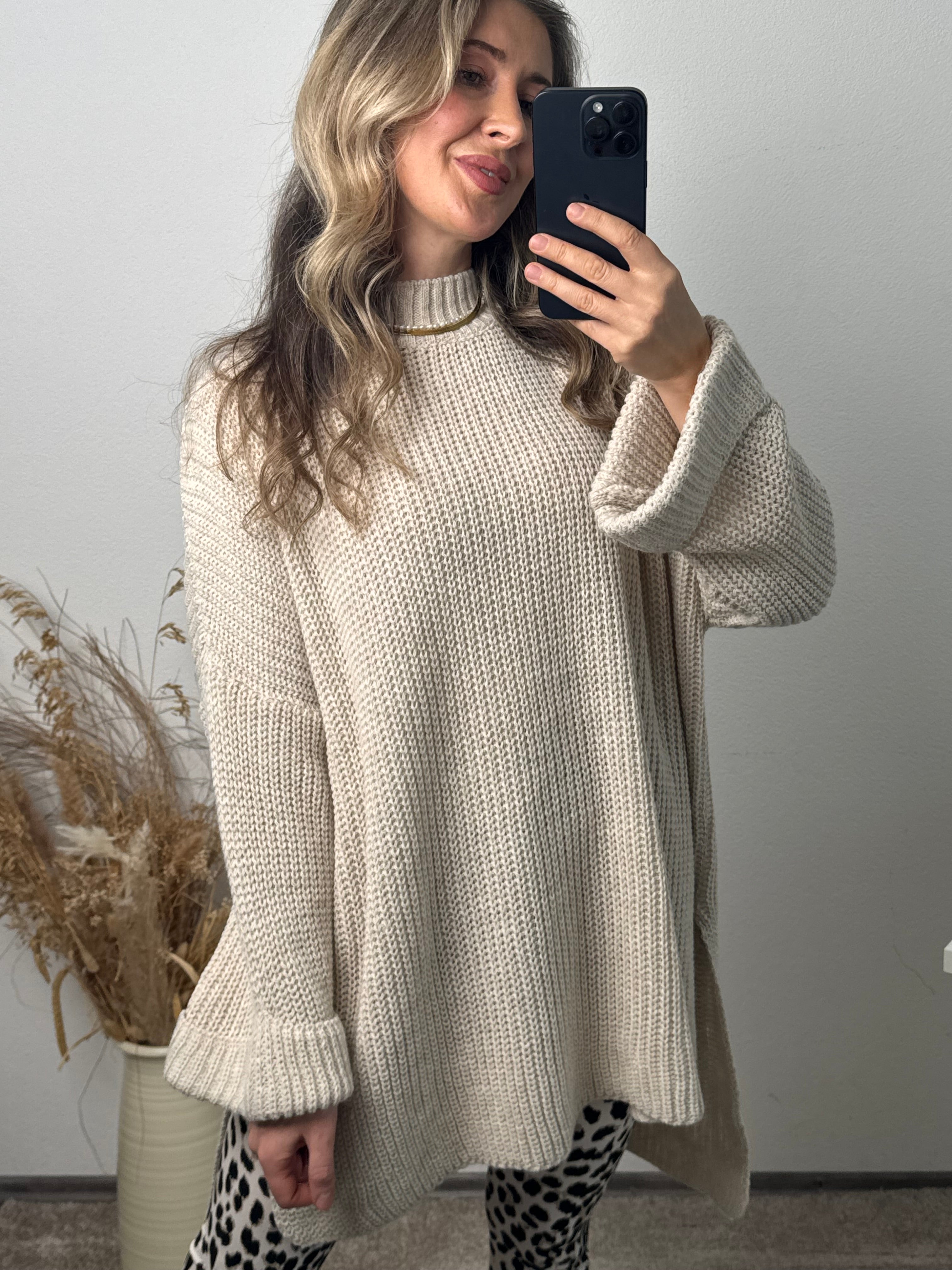 OVERSIZE PULLOVER MIT SCHLITZ BEIGE