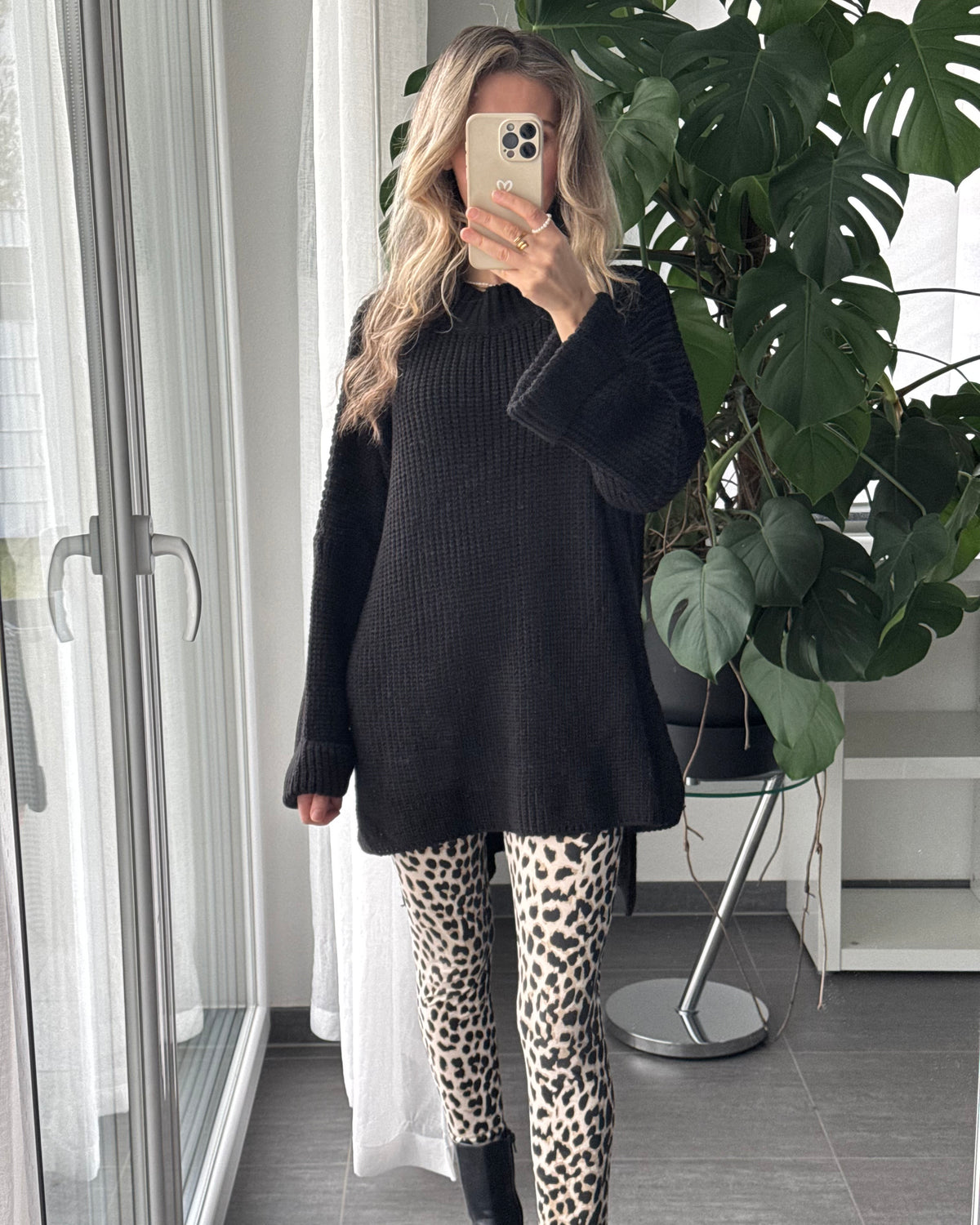 OVERSIZE PULLOVER MIT SCHLITZ SCHWARZ