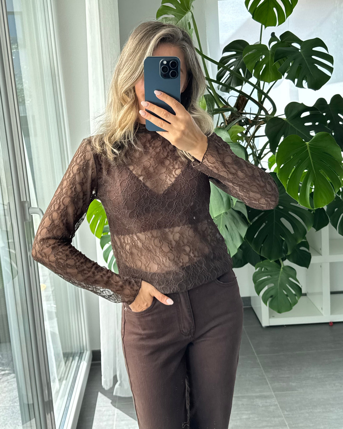 Top Spitzentraum braun