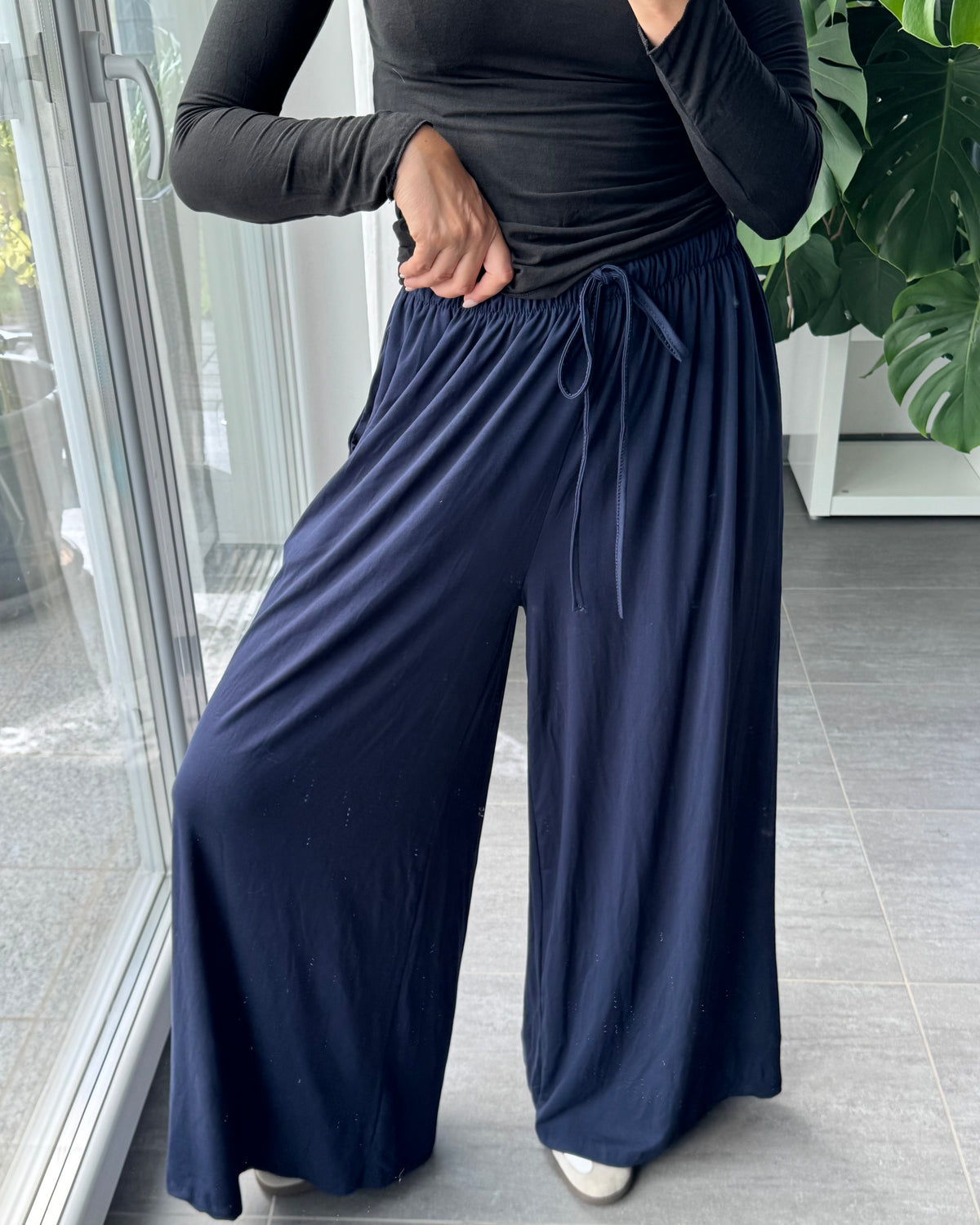 Basic Viskosehose marineblau