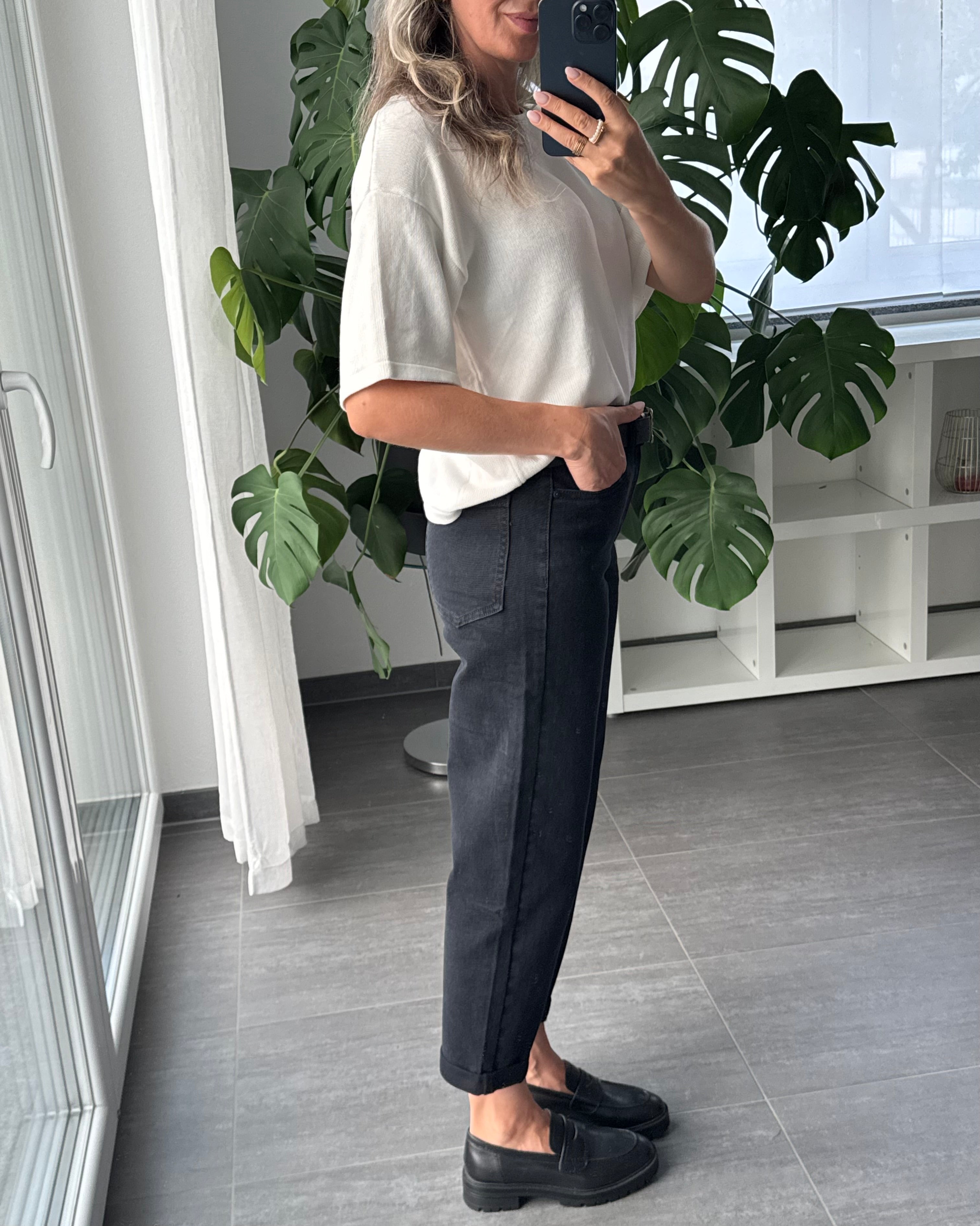 MOM JEANS Schwarz