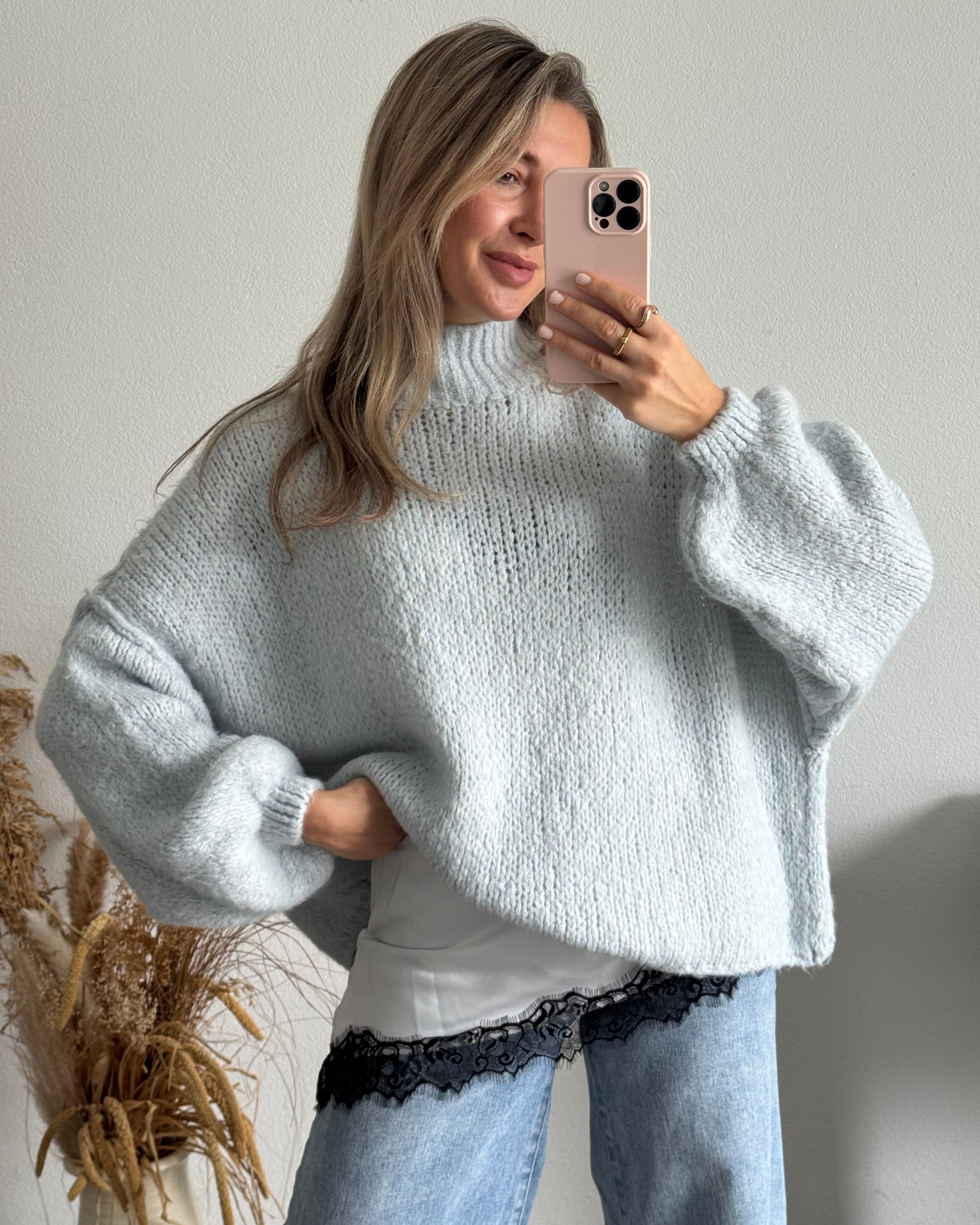 Kuscheliger Oversize Strickpullover Hellgrau (kurz)