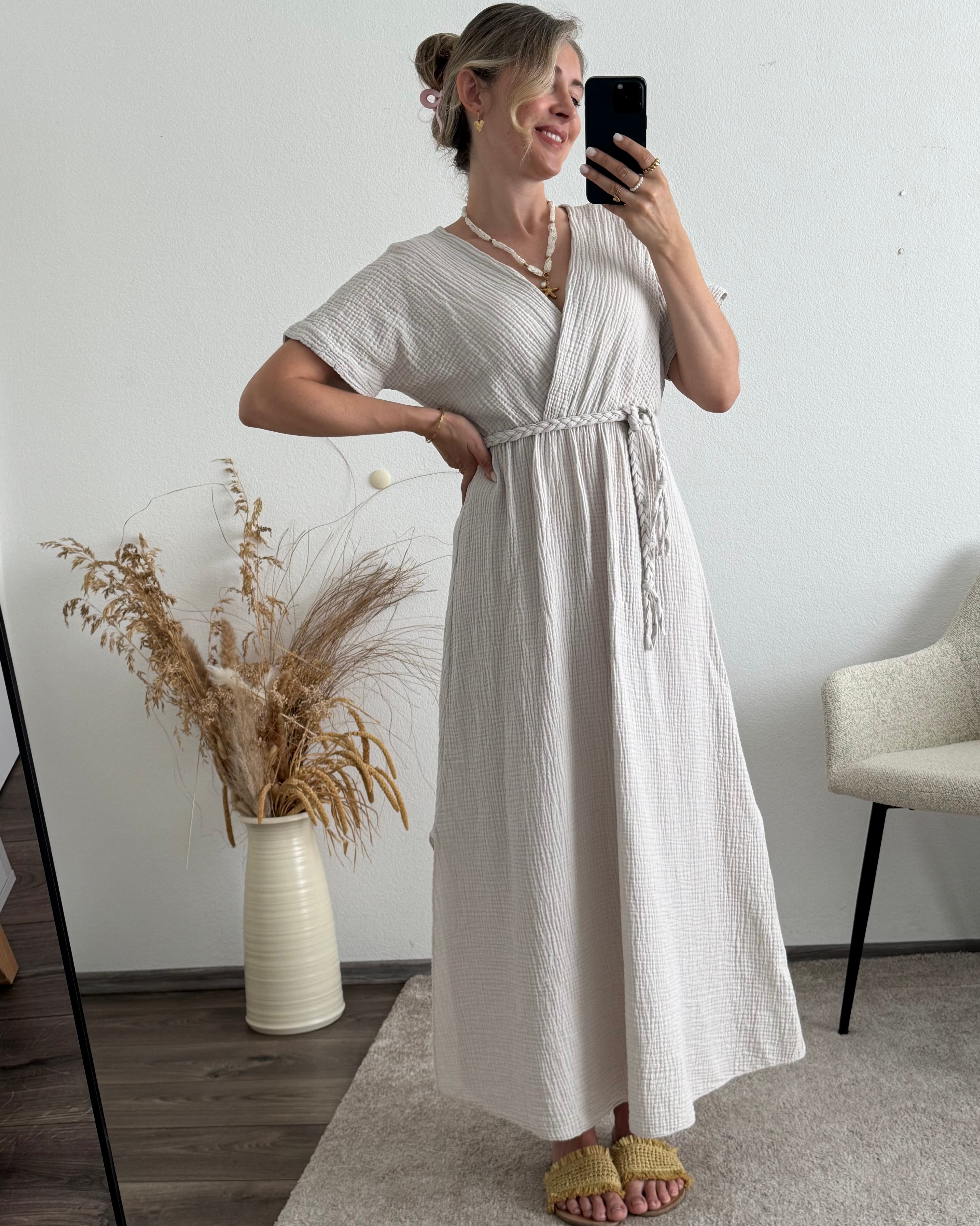 Maxi-Musselinkleid mit geflochtenem Gürtel beige