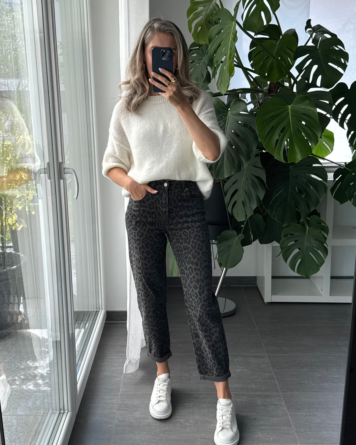 Mom Jeans Leo Grau Schwarz
