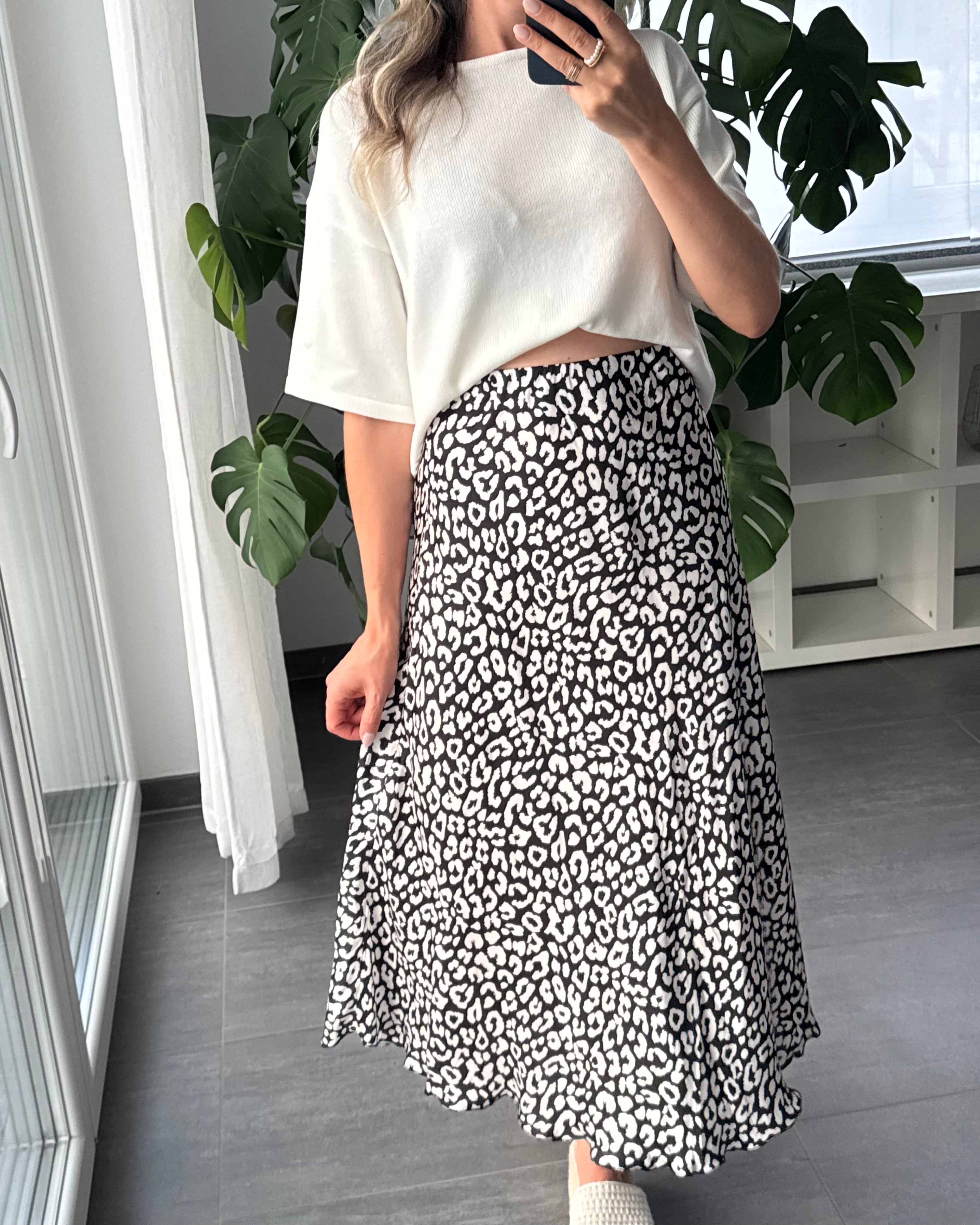 Viskoserock mit Leoprint schwarz