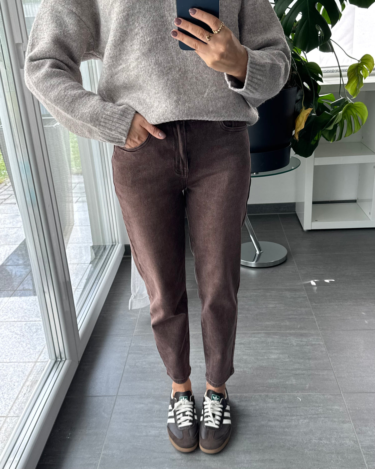 Mom Jeans Daily Chic Dark Taupe