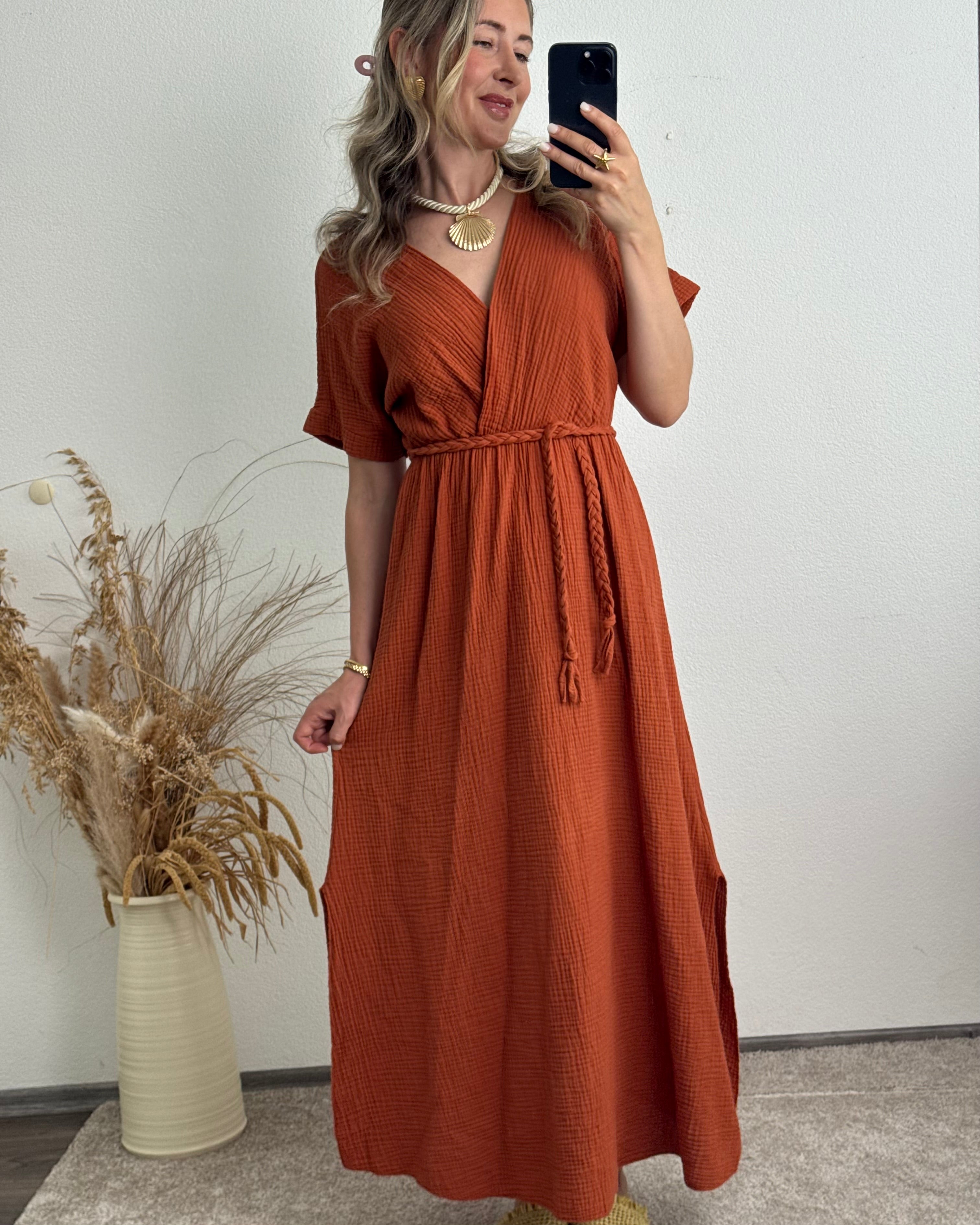 Maxi-Musselinkleid mit geflochtenem Gürtel Terracotta