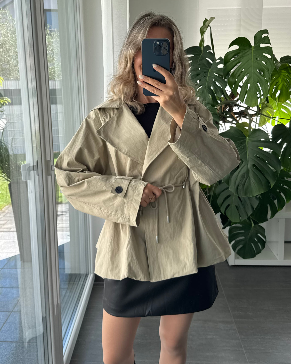 Kurzer Trenchcoat Taupe