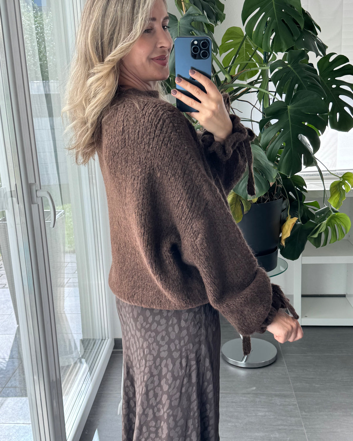 Strickpullover Fluffy mit Rüschenärmeln Braun