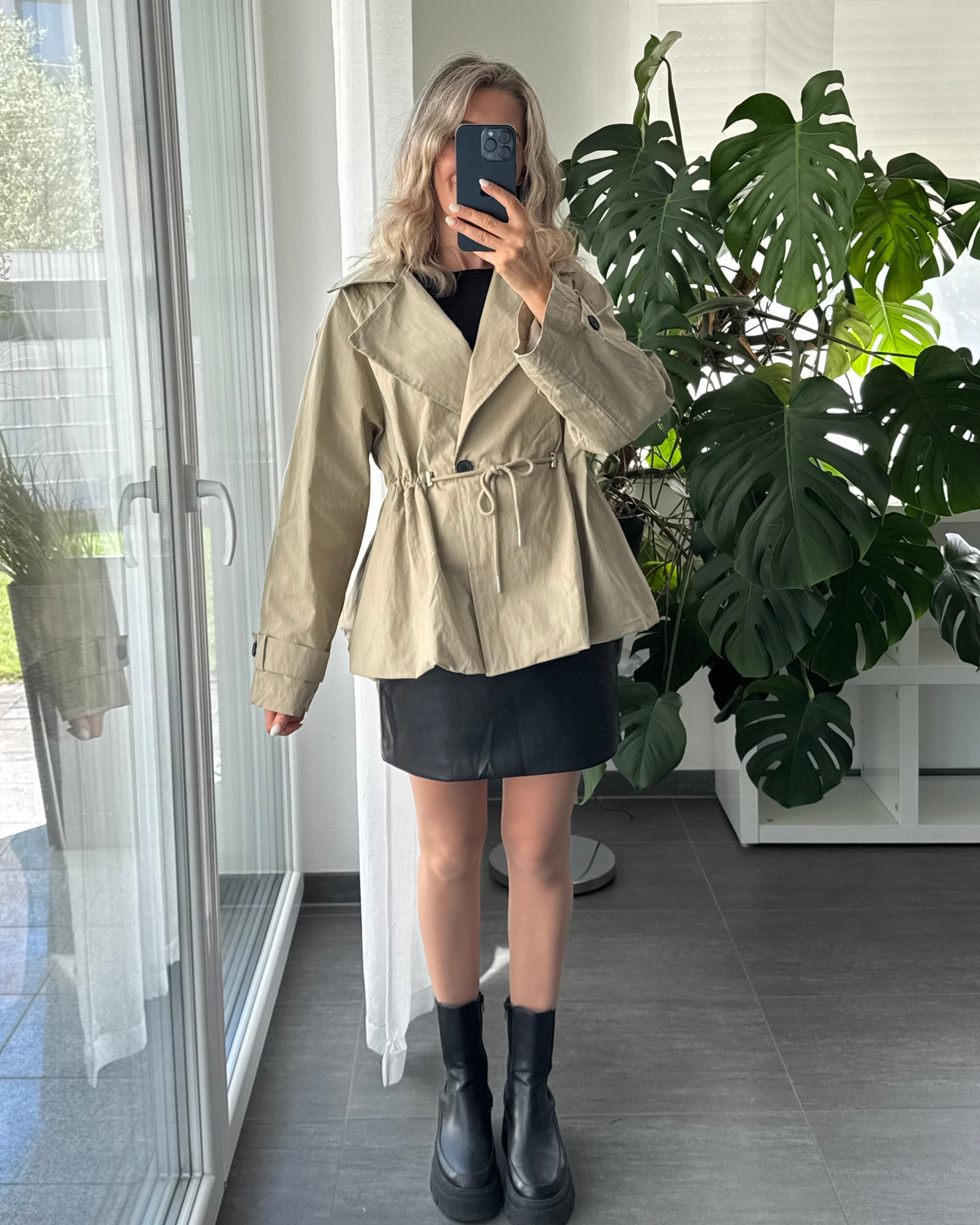 Kurzer Trenchcoat Taupe
