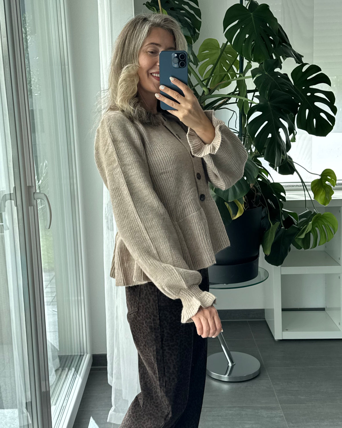 Taillierter Cardigan Mila Taupe