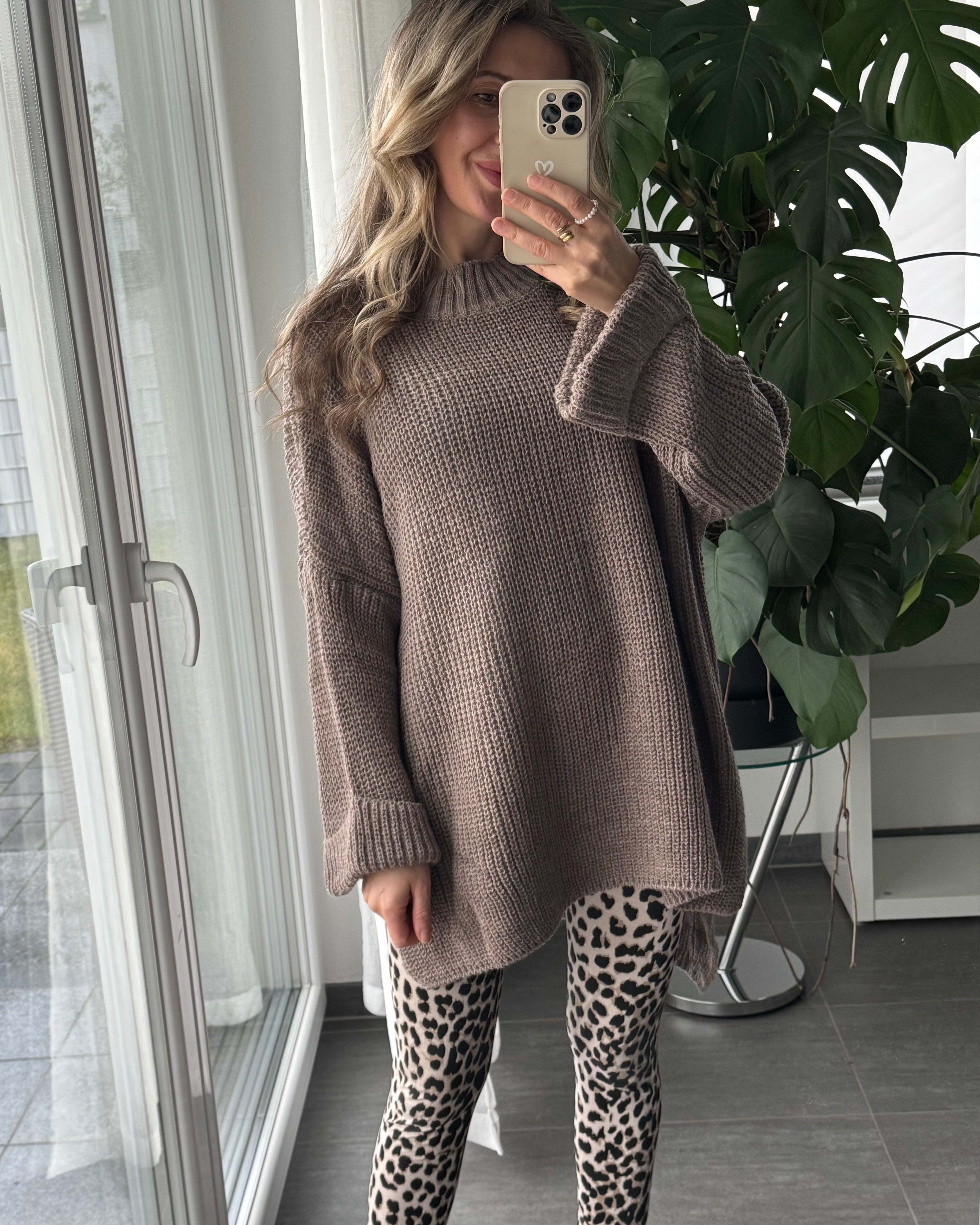 OVERSIZE PULLOVER MIT SCHLITZ TAUPE