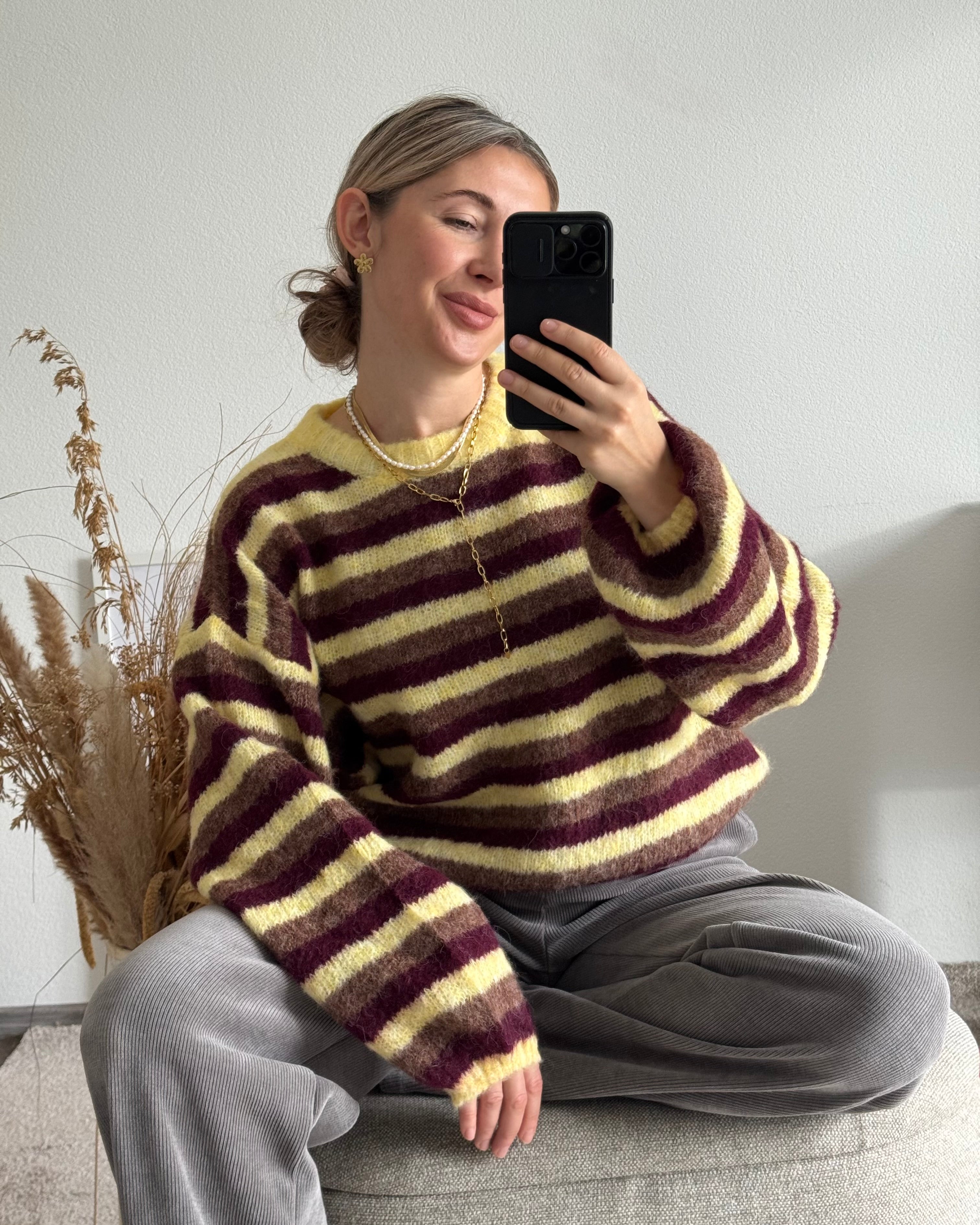 Gestreifter Kuschelpullover – Gelb & Bordeaux