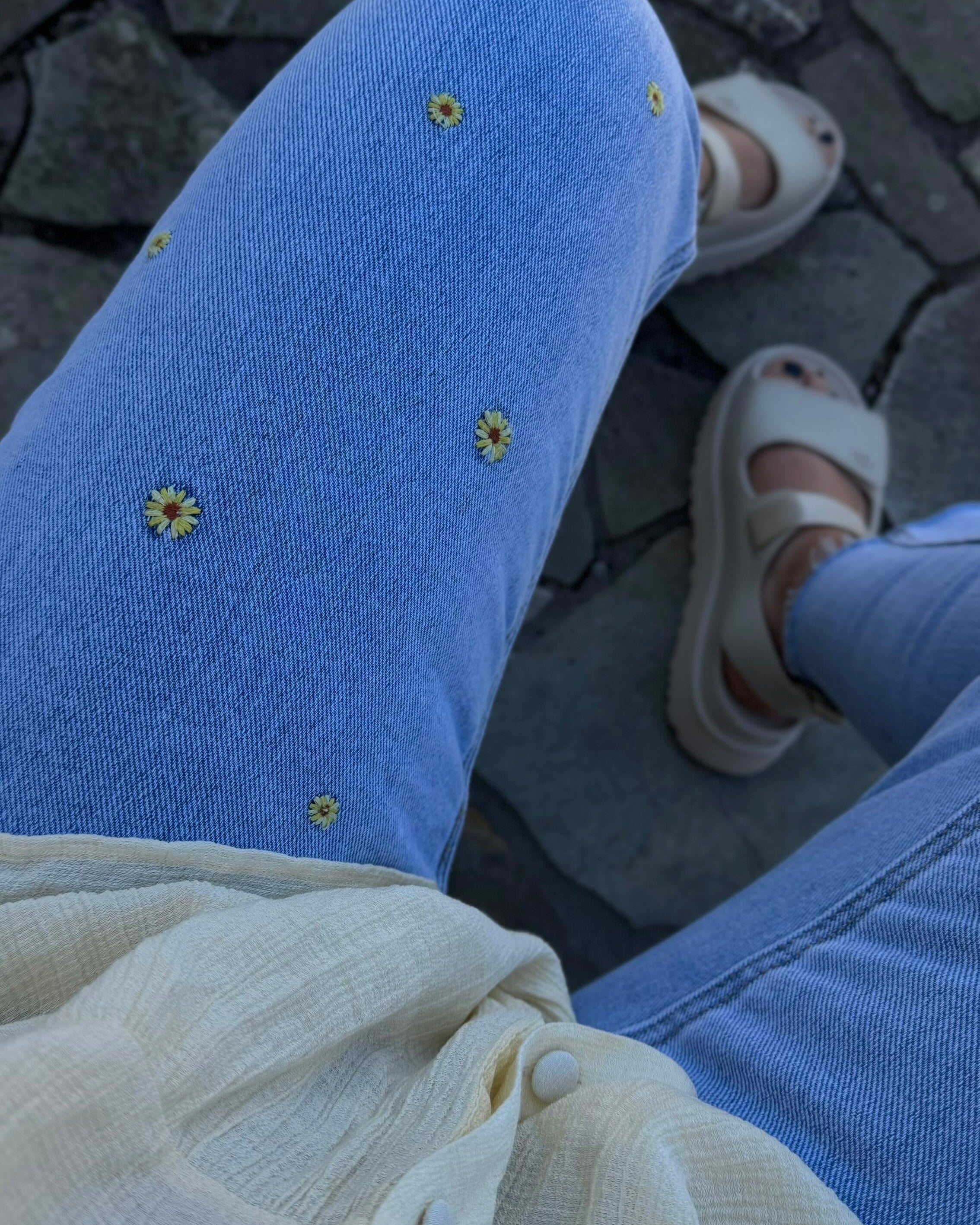 EINZELTEIL MOM JEANS SUNFLOWER VOM UMTAUSCH AUSGESCHLOSSEN