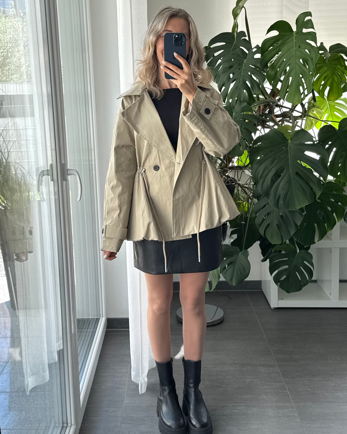 Kurzer Trenchcoat Taupe