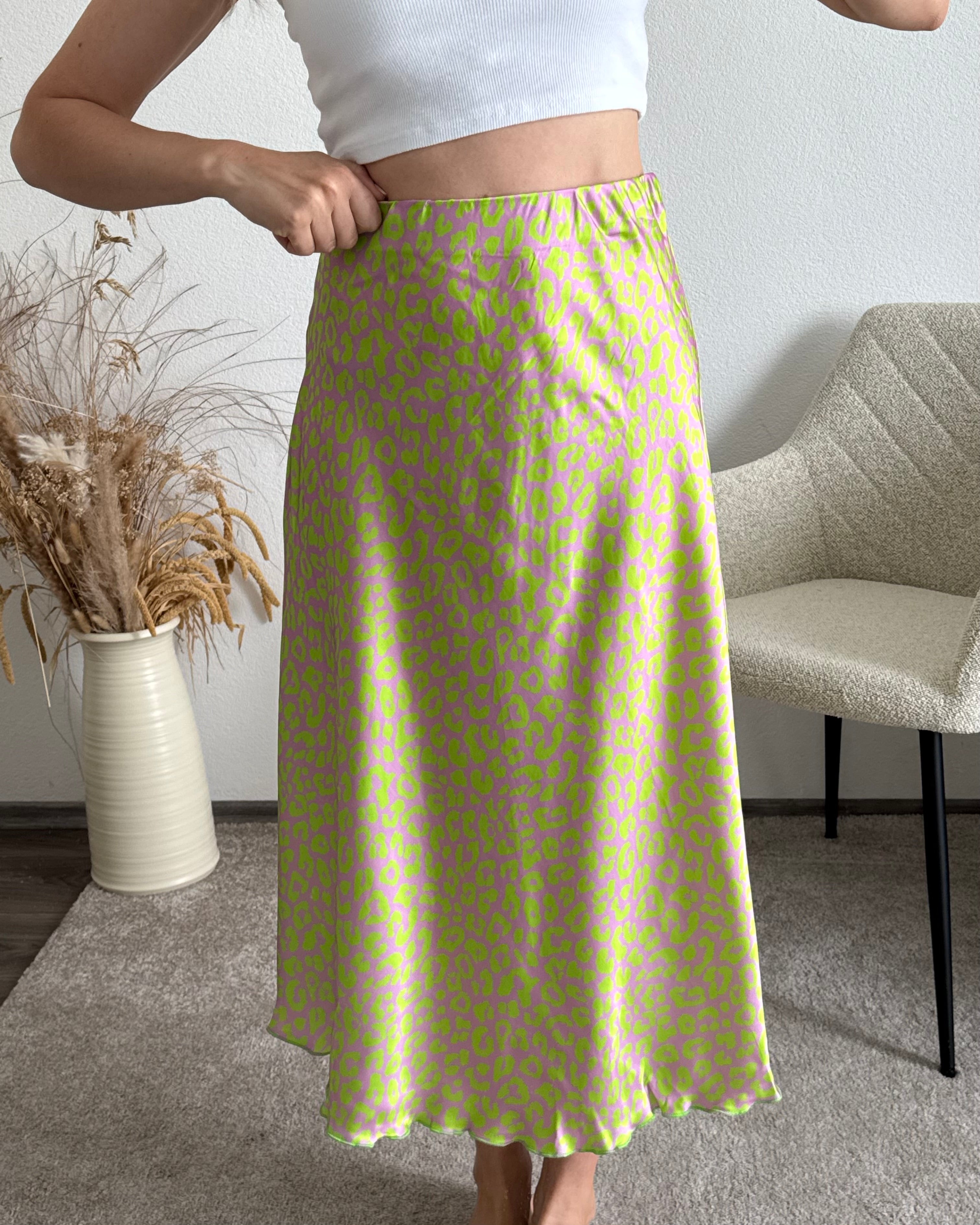 Viskoserock mit Leoprint Flieder Kiwi
