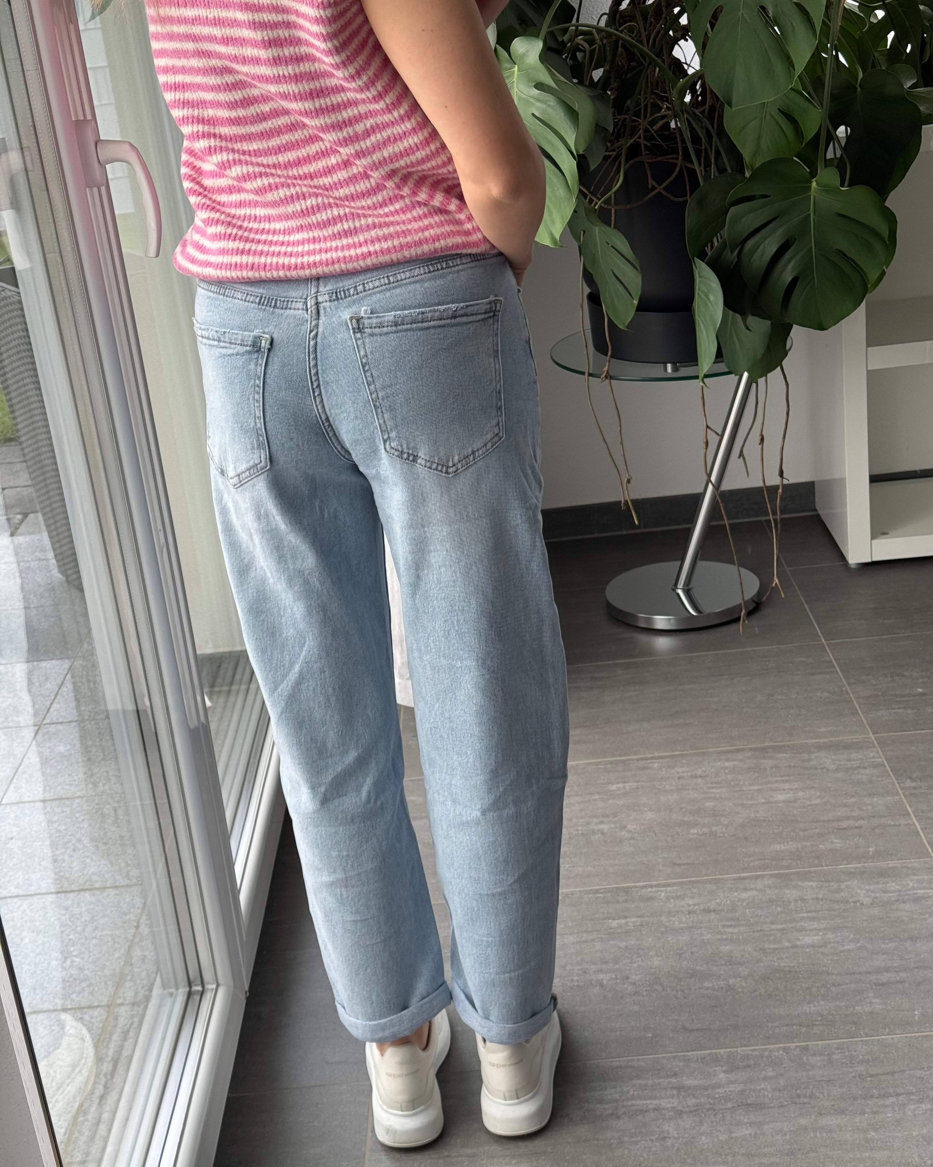 MOM JEANS Hellblau