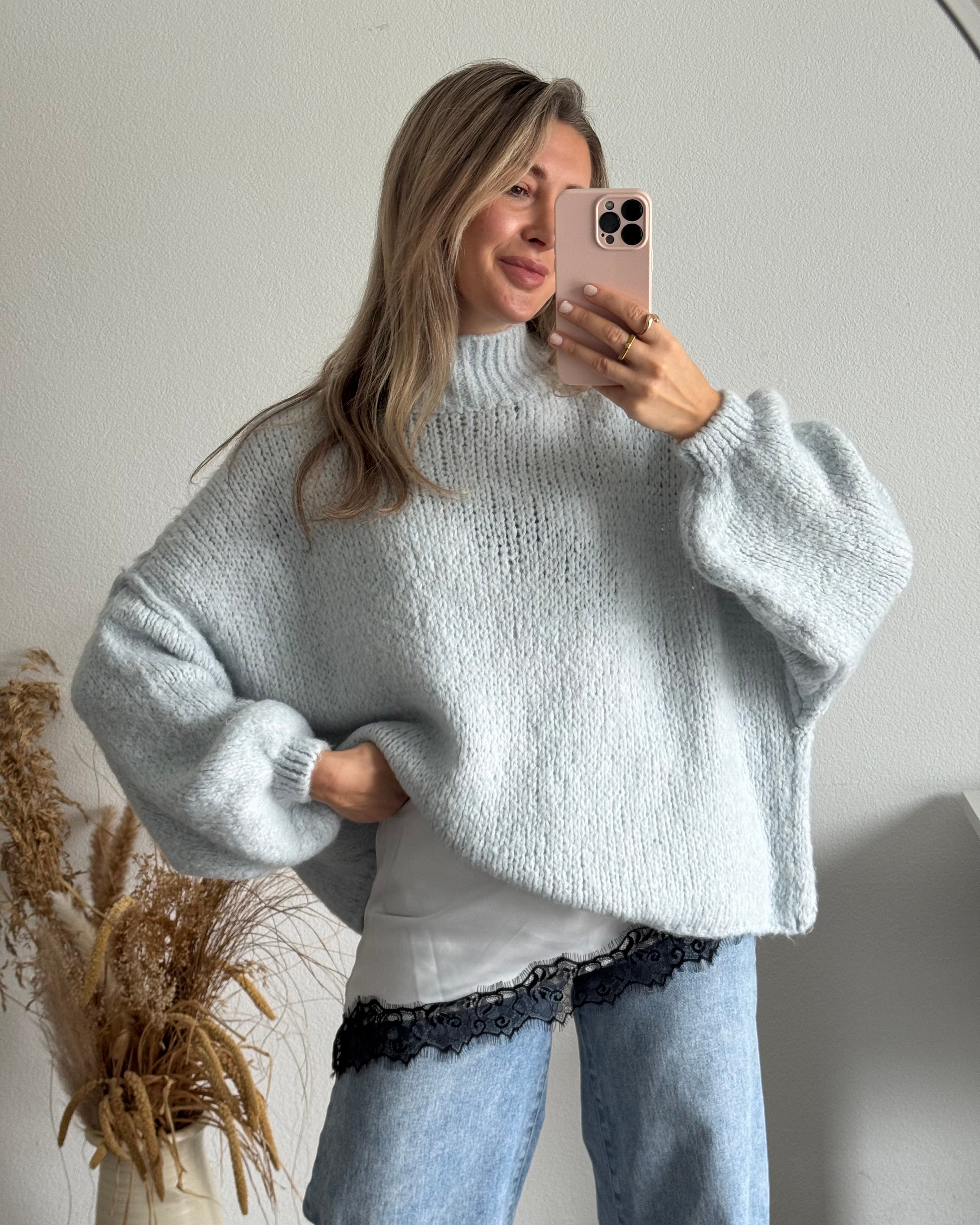Kuscheliger Oversize Strickpullover Hellgrau (kurz)