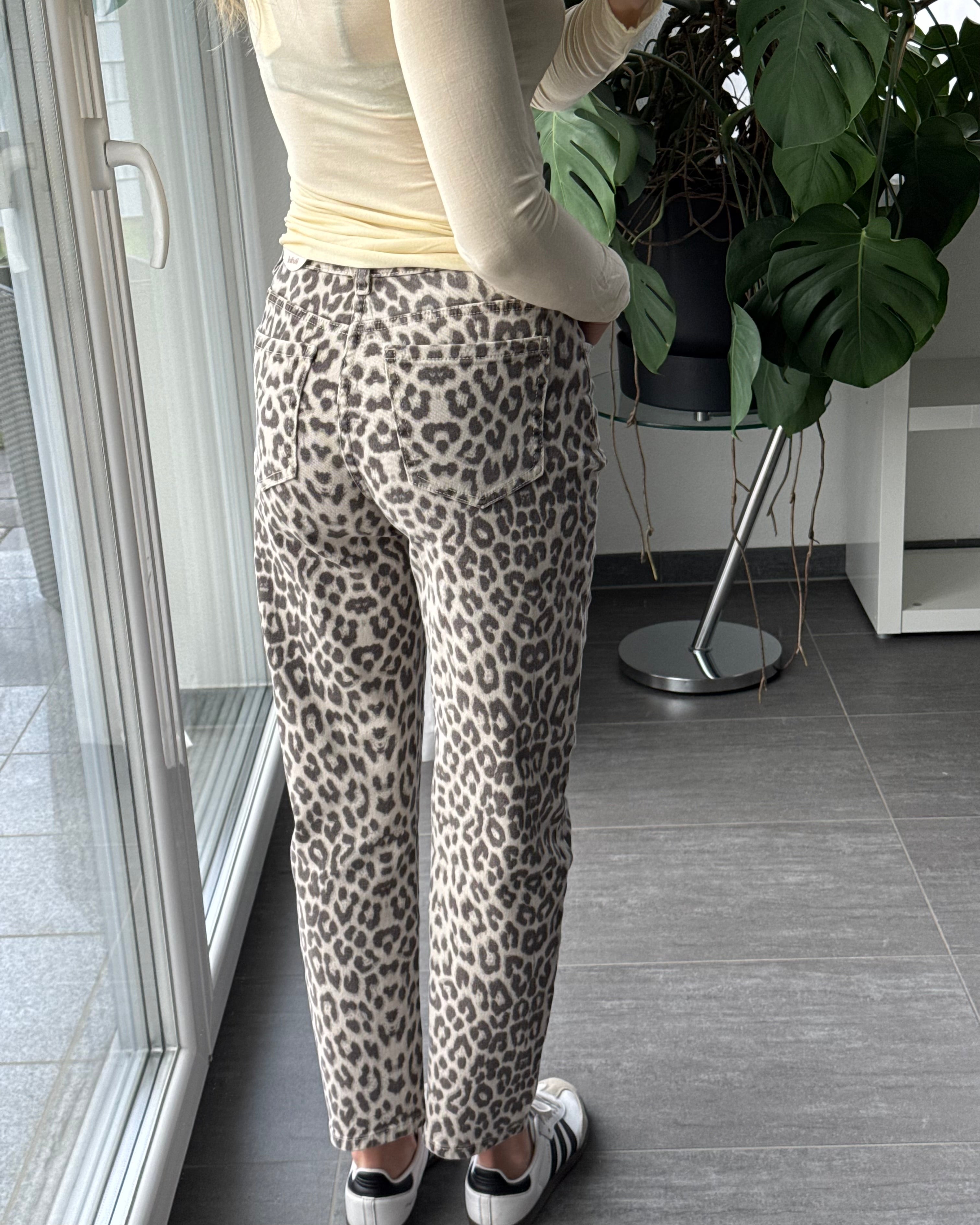 MOM JEANS Leo Pard