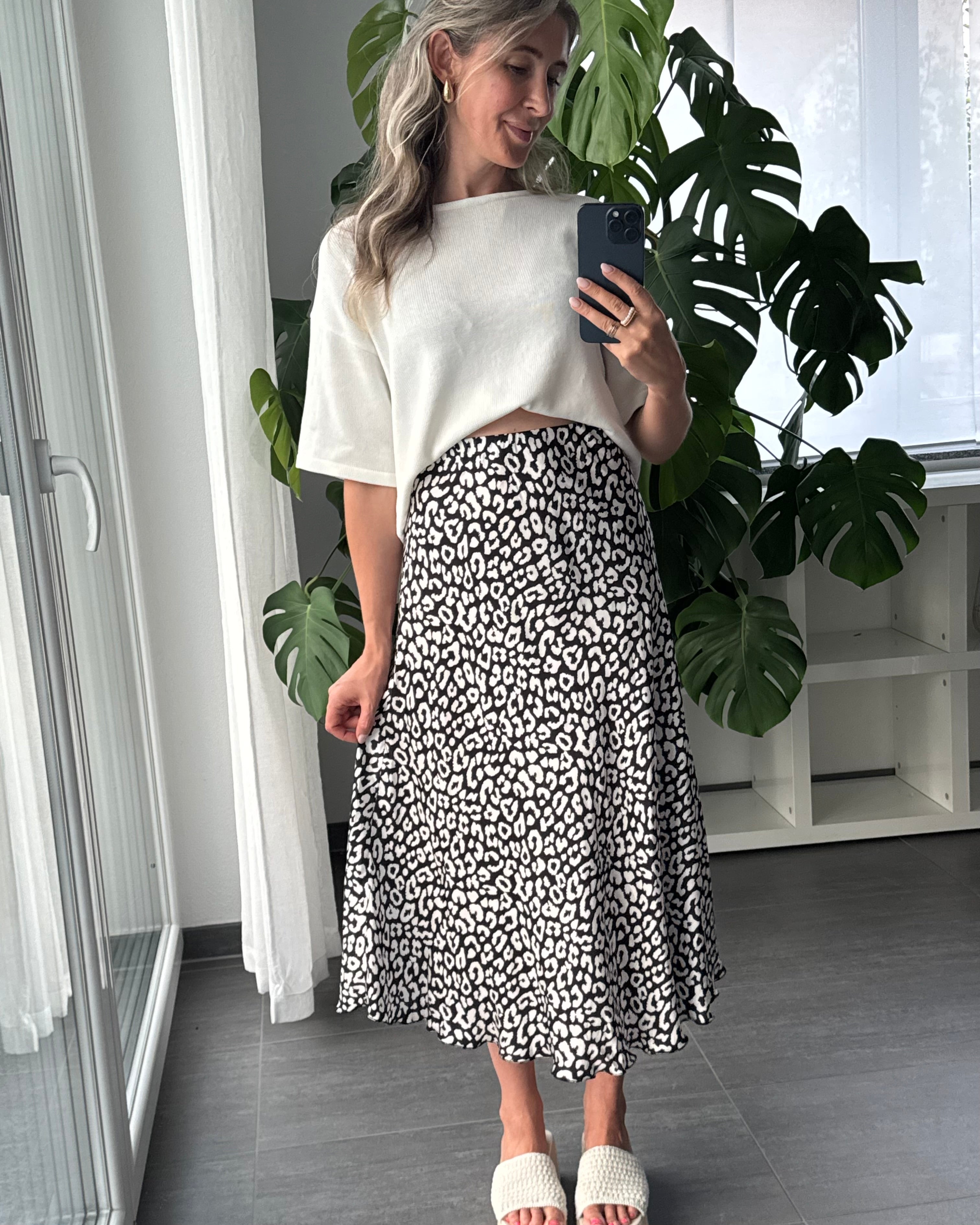 Viskoserock mit Leoprint schwarz