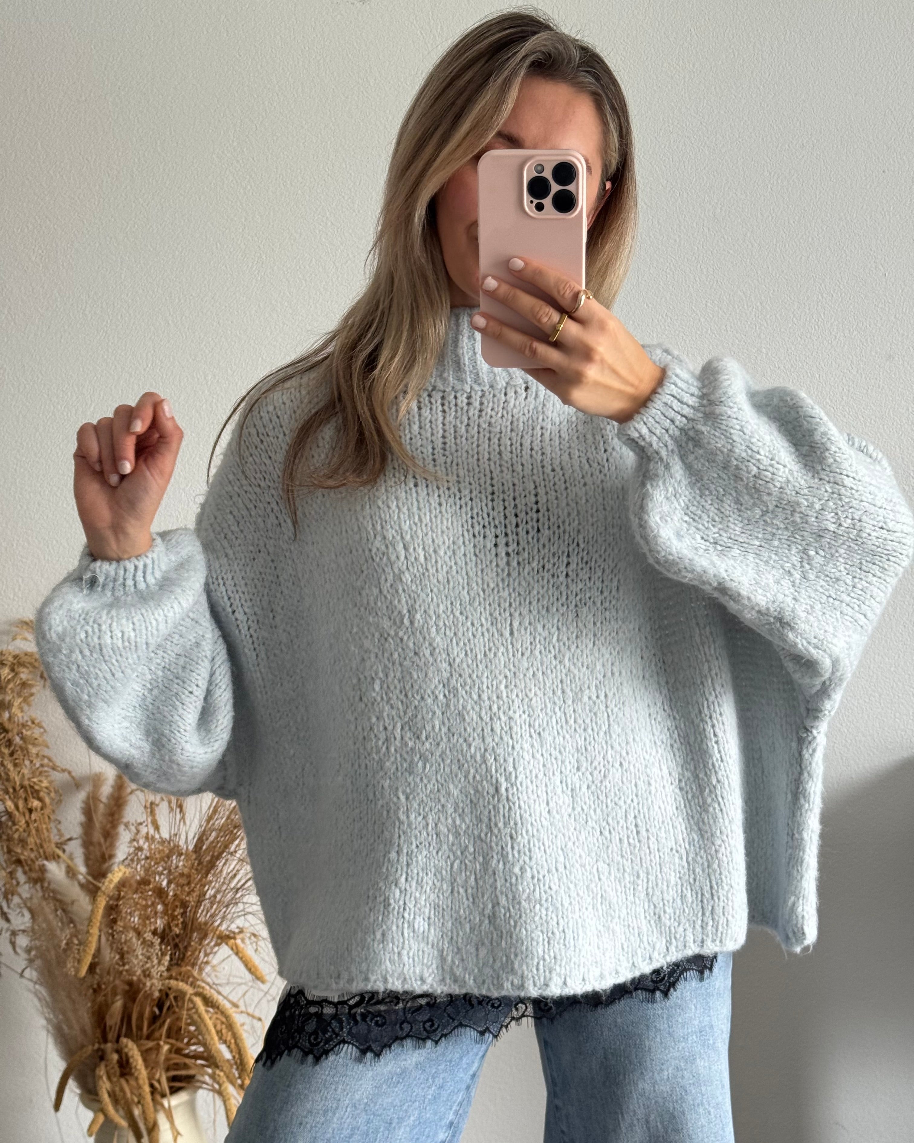 Kuscheliger Oversize Strickpullover Hellgrau (kurz)