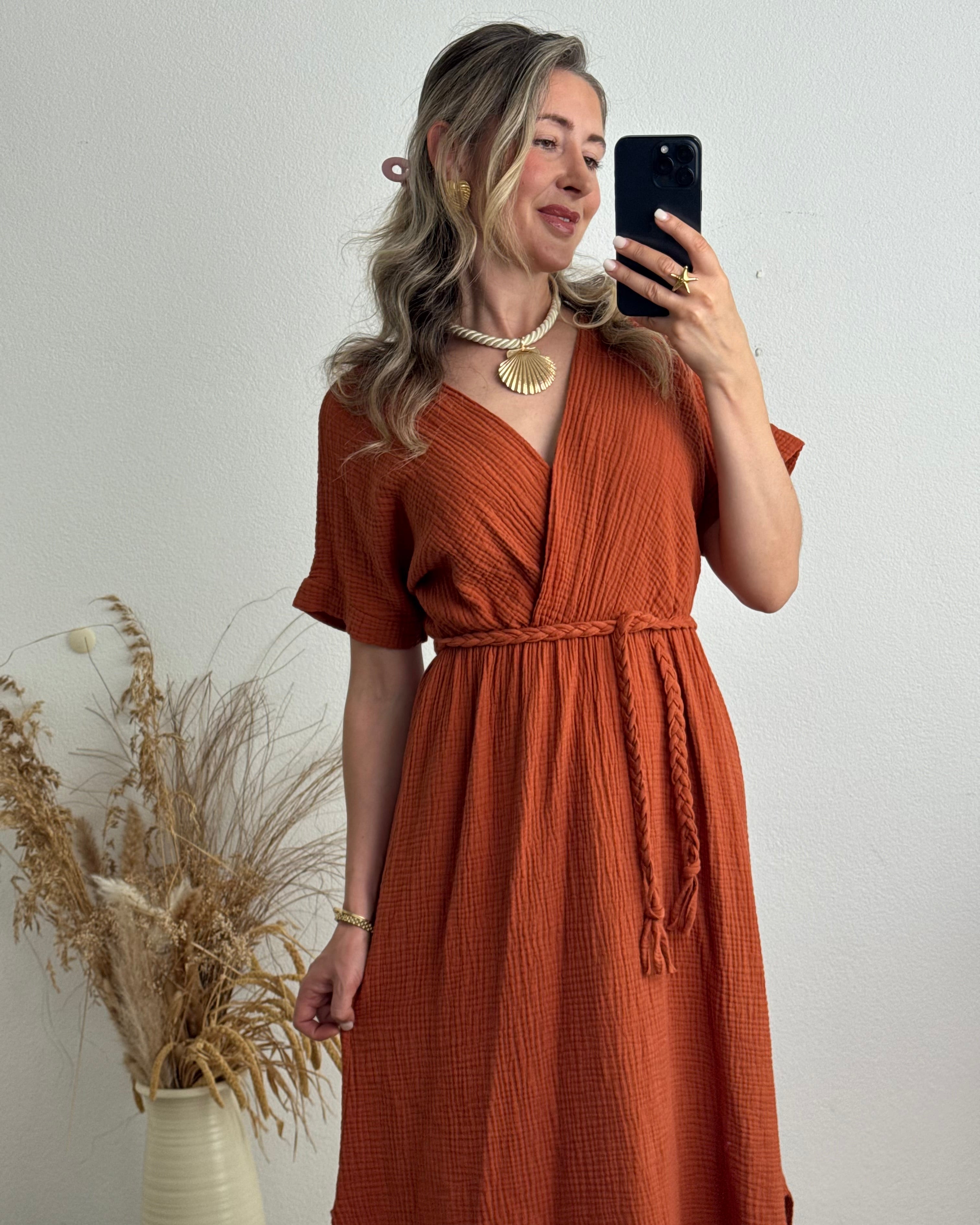Maxi-Musselinkleid mit geflochtenem Gürtel Terracotta