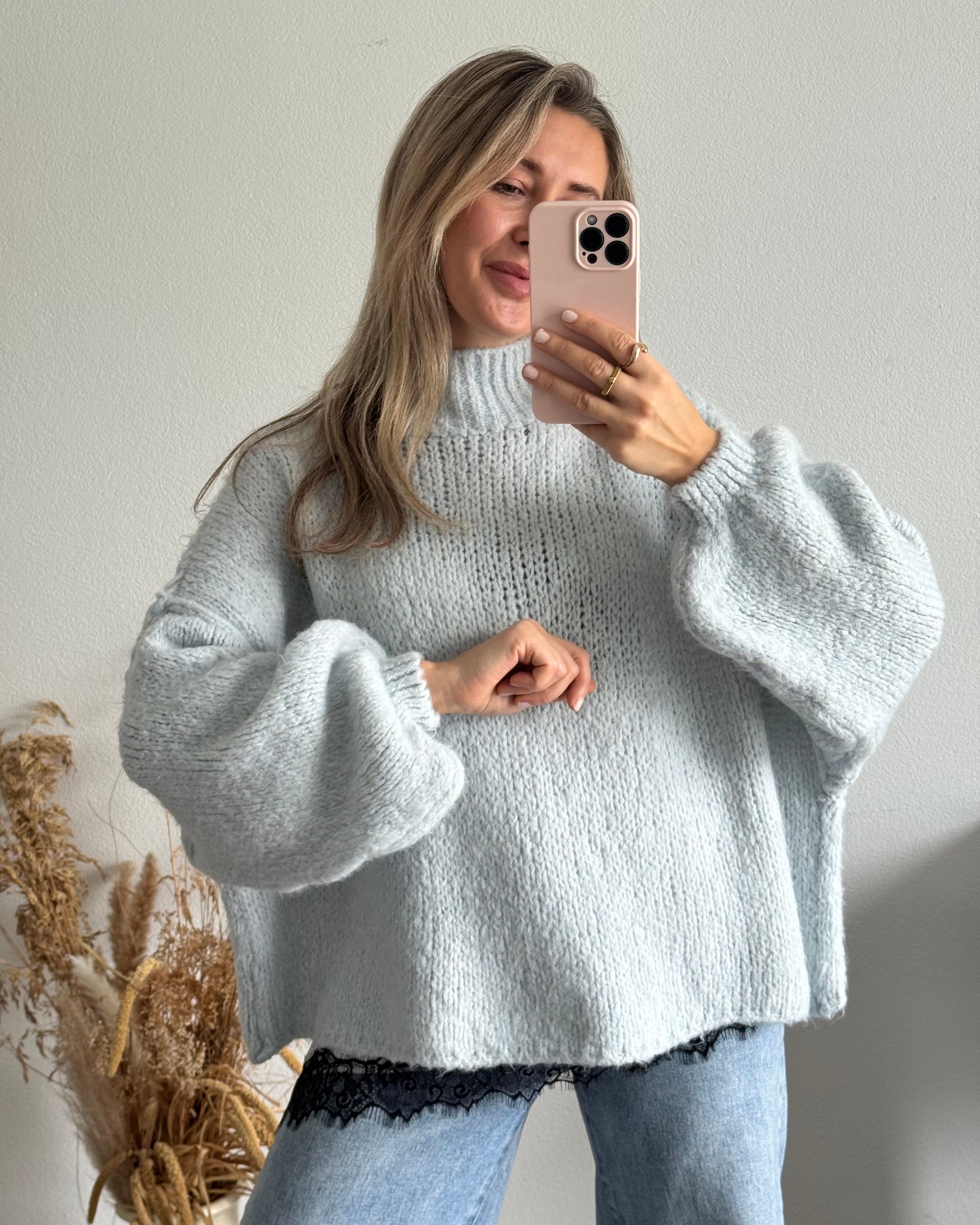 Kuscheliger Oversize Strickpullover Hellgrau (kurz)