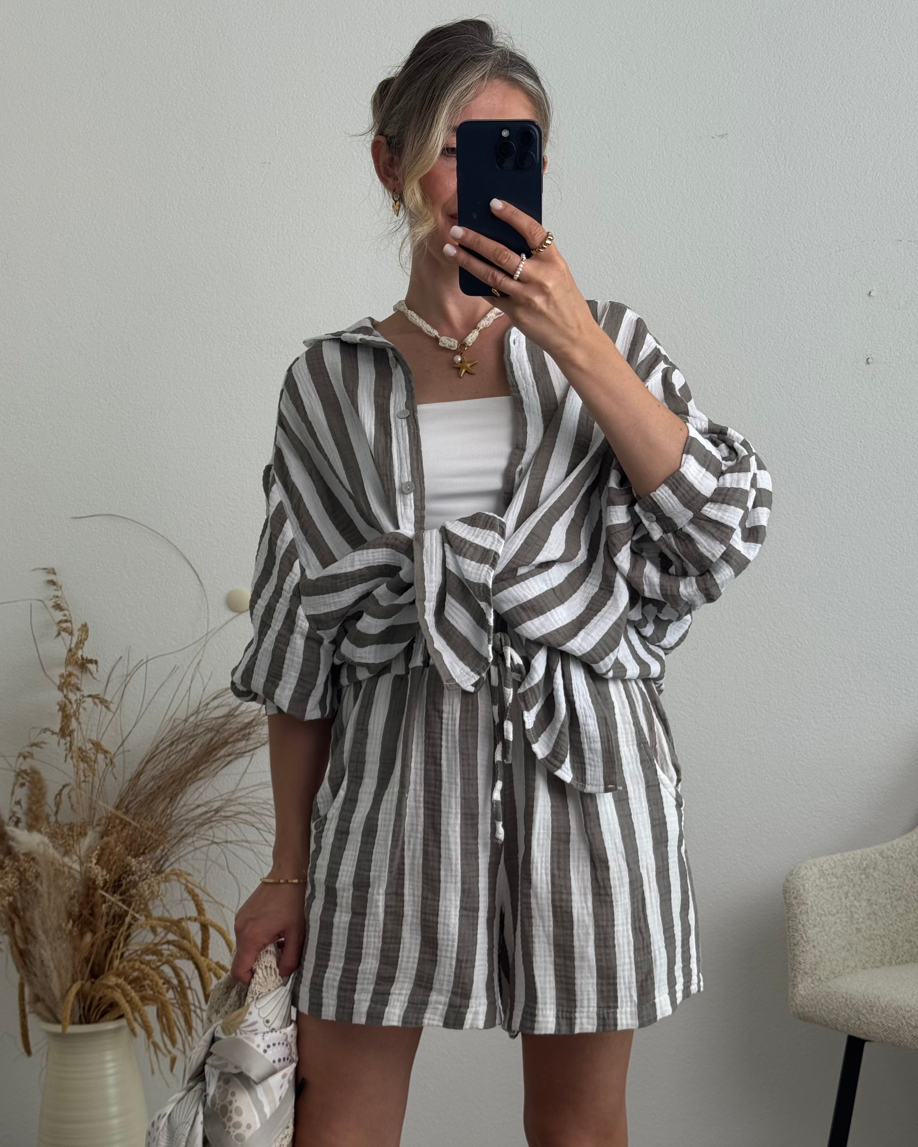 Musselin Shorts Bold Stripes grau