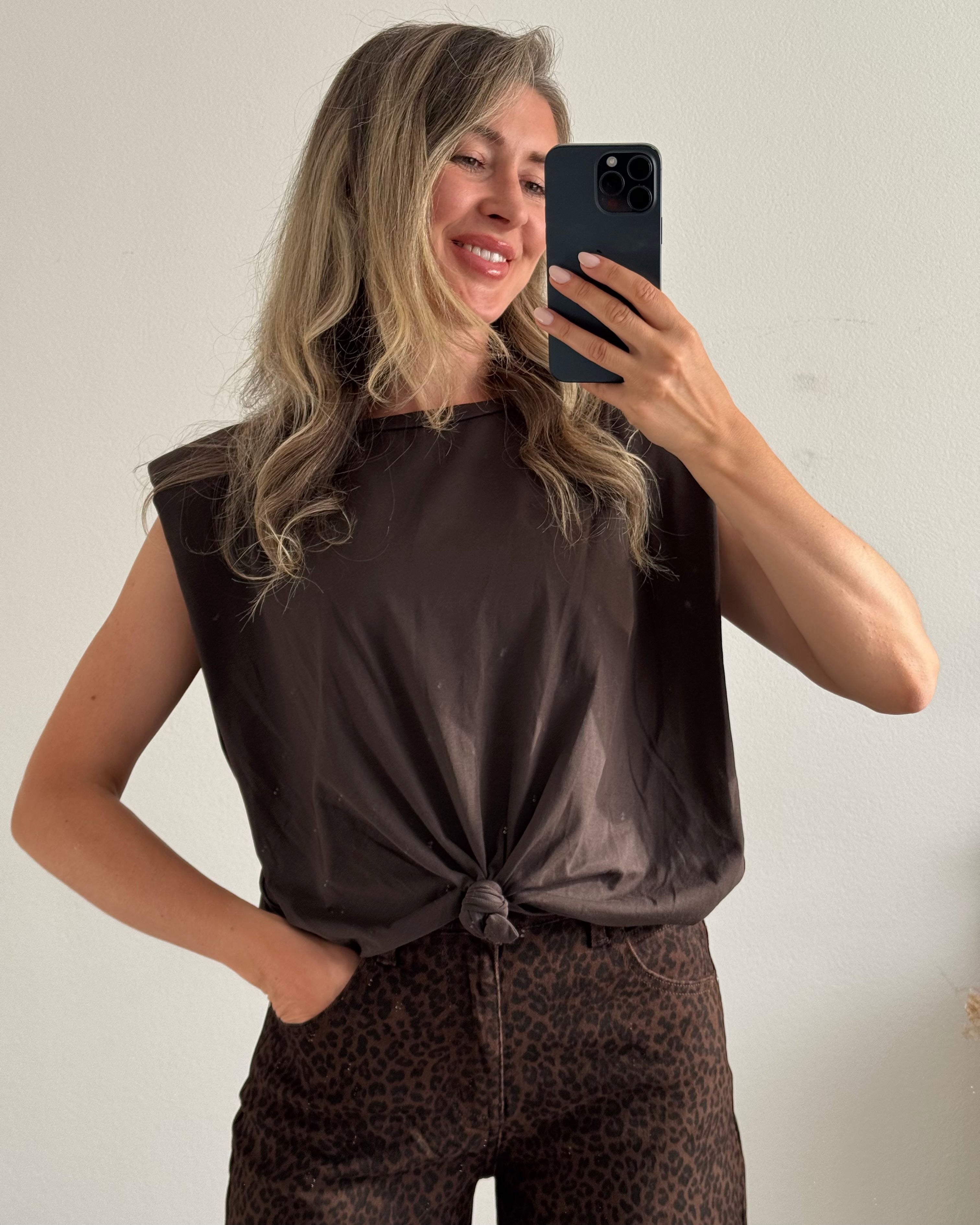 Cropped Shirt mit Knoten braun