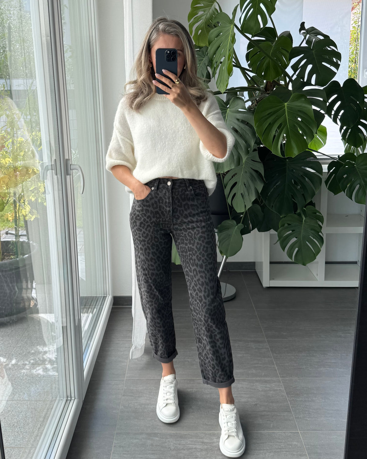 Mom Jeans Leo Grau Schwarz
