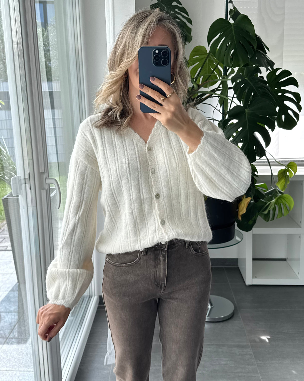 Cardigan Creamy Days V-Ausschnitt