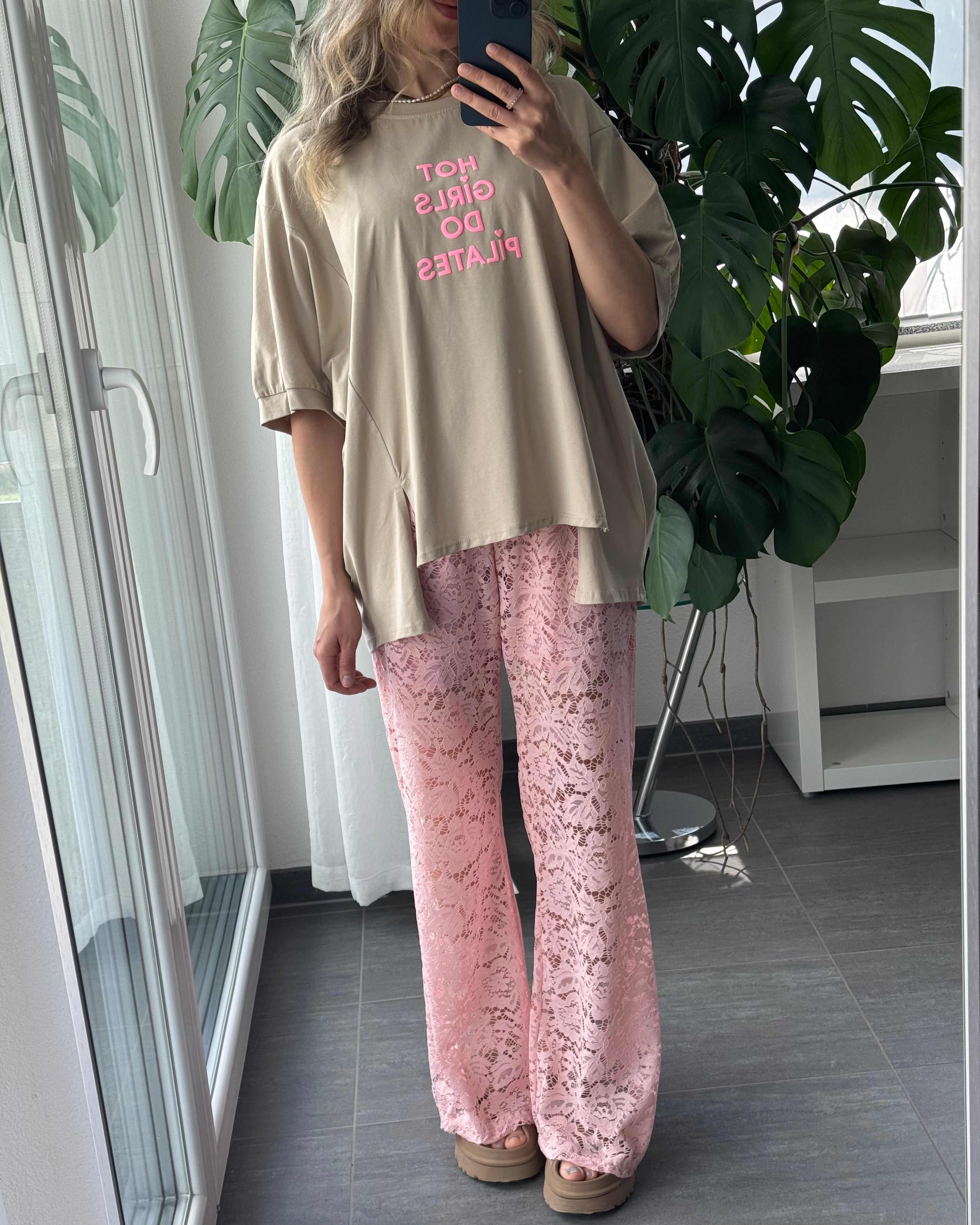 Oversize T-Shirt Hot Girls do pilates beige