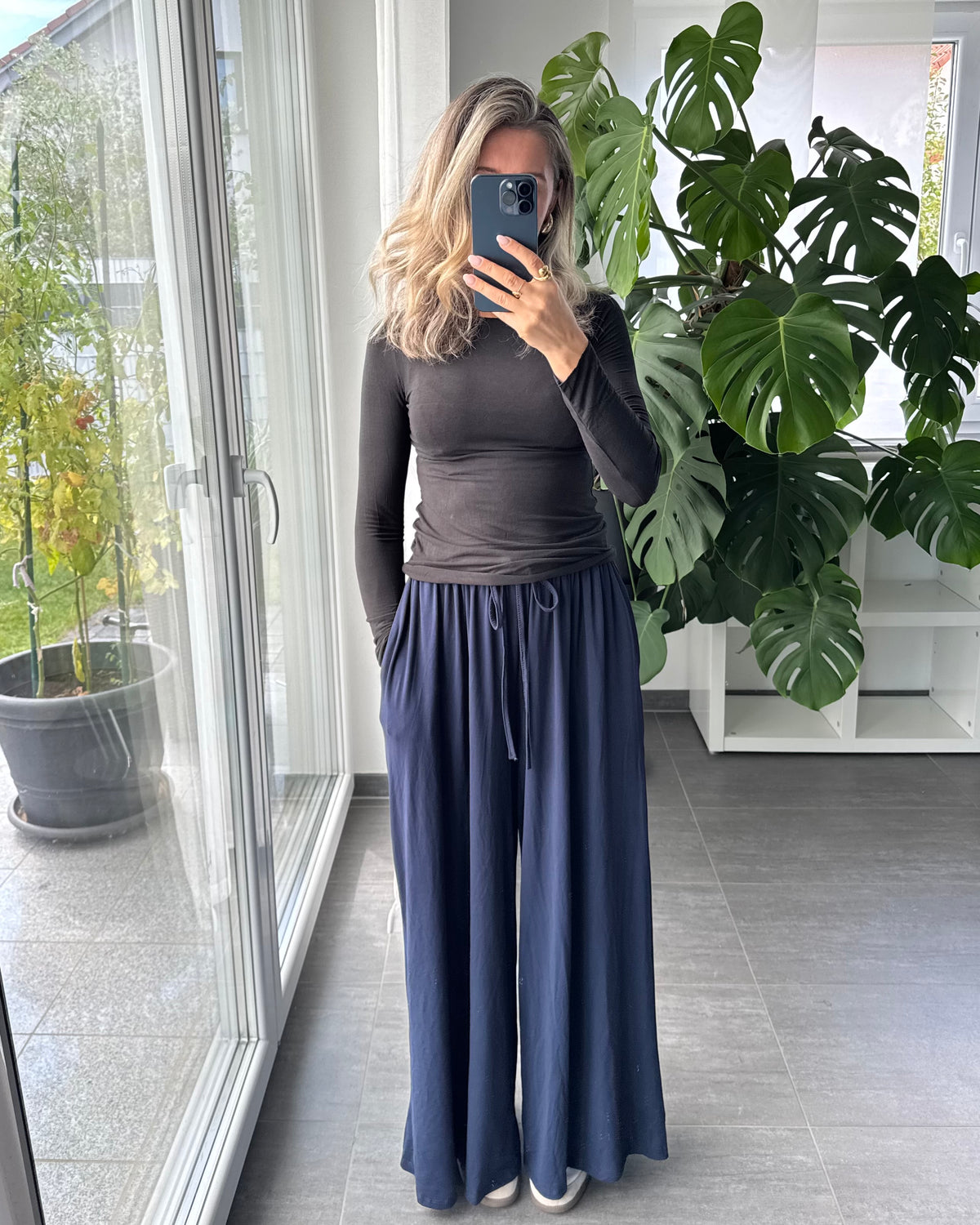 Basic Viskosehose marineblau