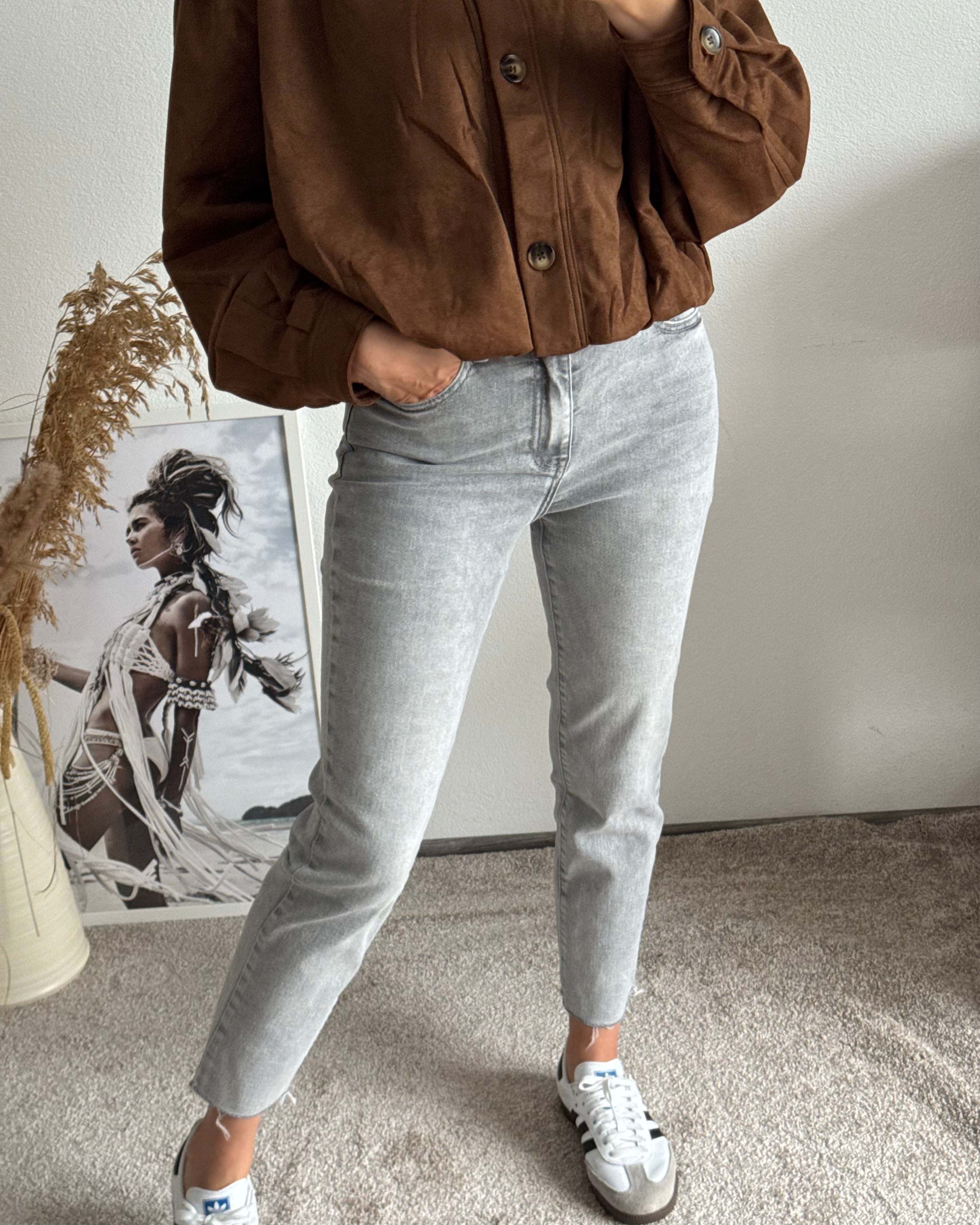 MOM JEANS HELLGRAU
