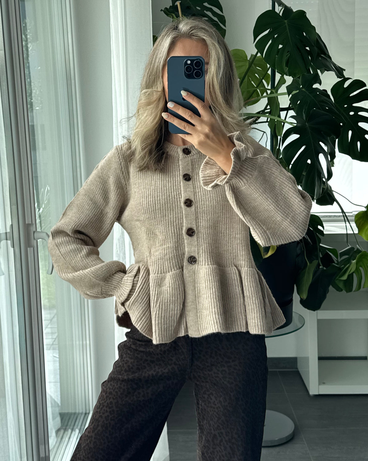 Taillierter Cardigan Mila Taupe