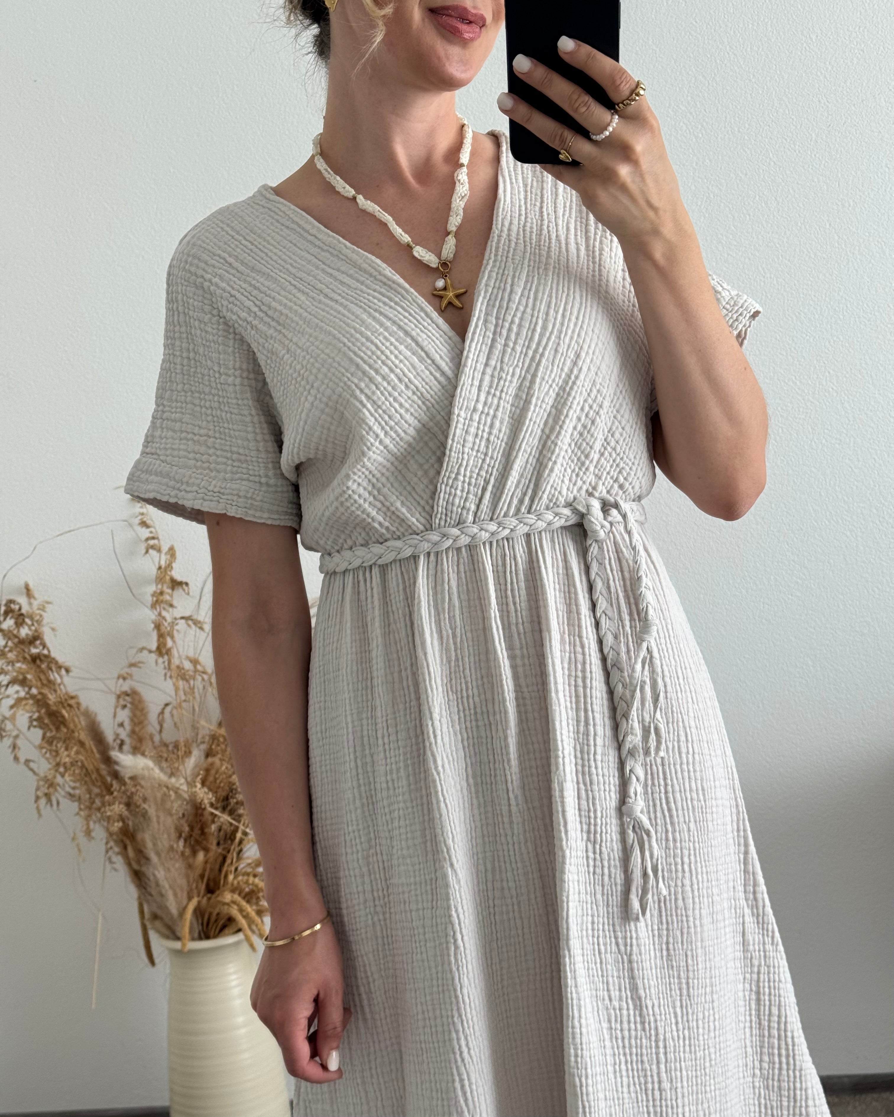 Maxi-Musselinkleid mit geflochtenem Gürtel beige