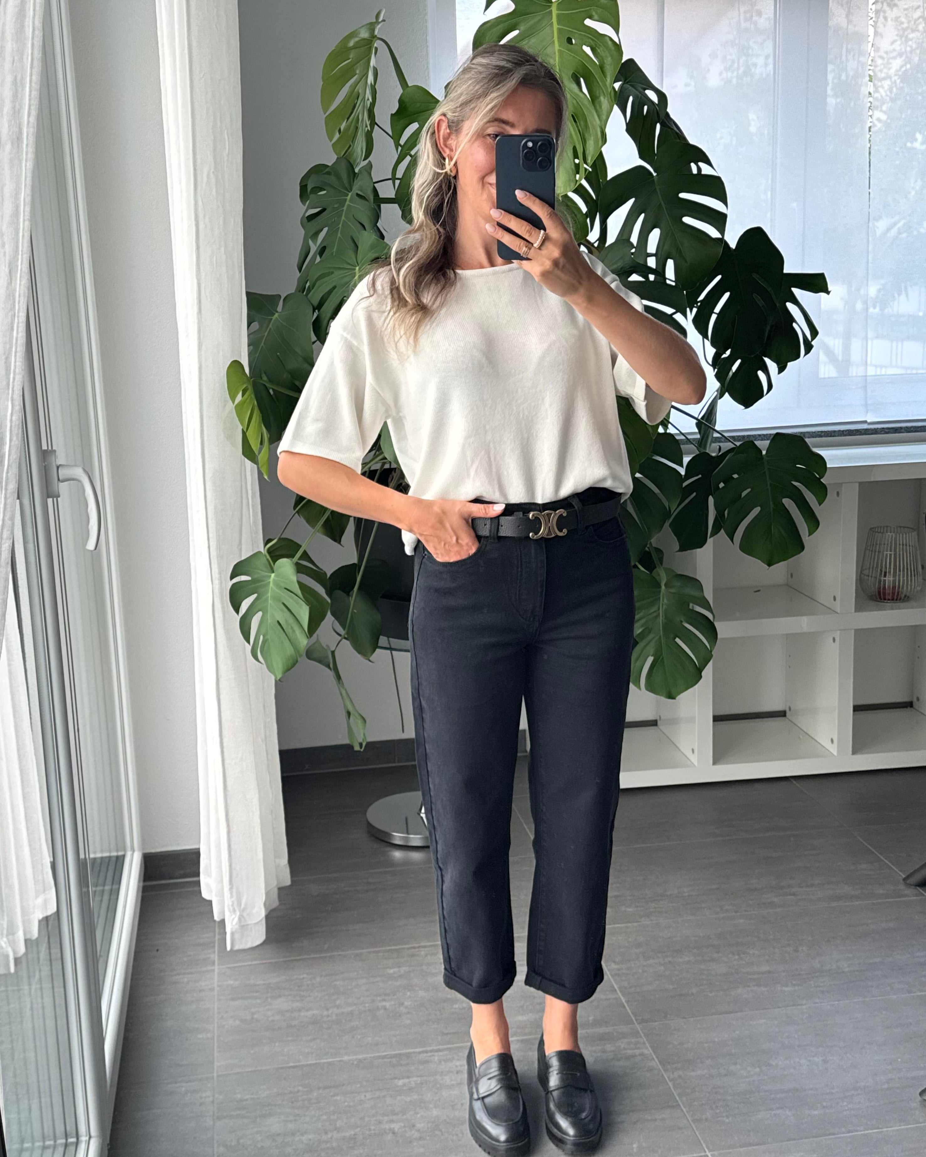 MOM JEANS Schwarz